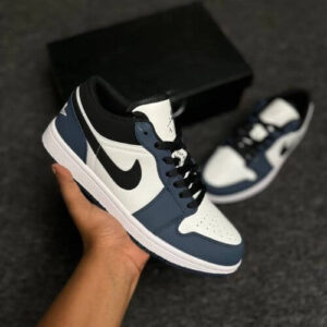 Low-Top Court Sneakers – Navy Blue & White